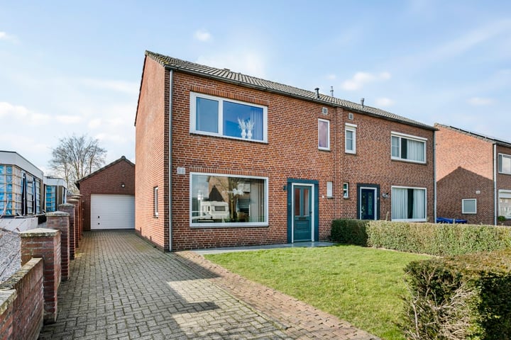 Nieuwstraat 1 in Rijkevoort foto