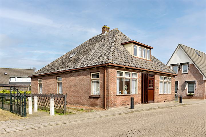 Nieuwstraat 14 in Hippolytushoef foto
