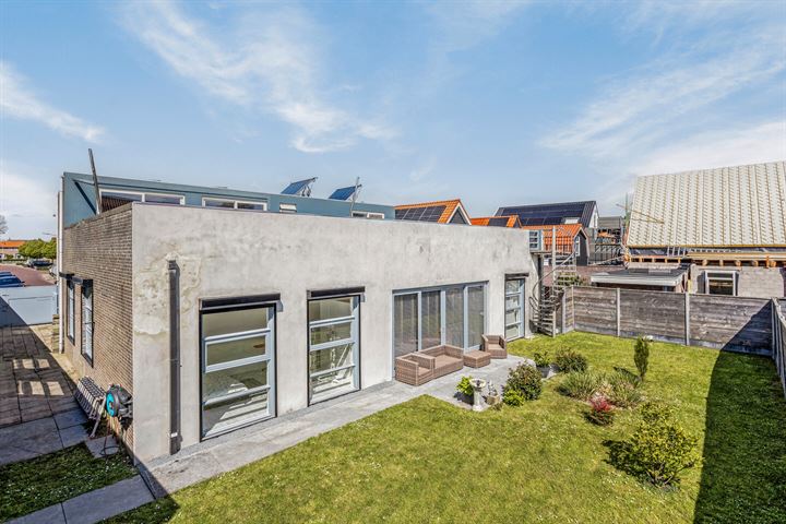 Nieuwstraat 24 in Oude-Tonge foto