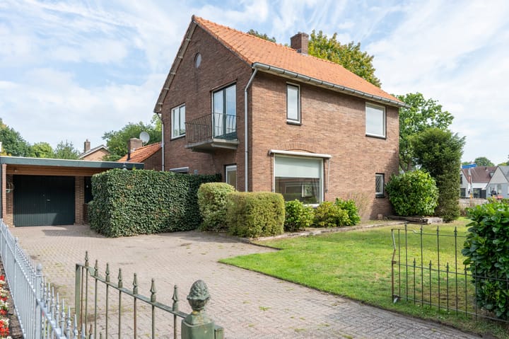 Nijkampenweg 1 in Emmen foto