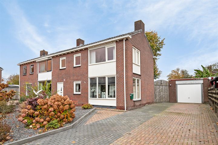 Nobellaan 92 in Assen foto