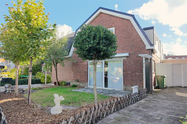 Noordeinde 139 in Roelofarendsveen foto