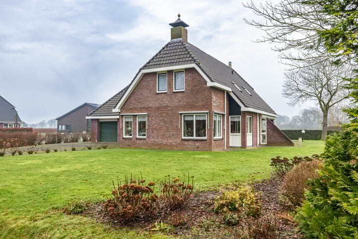 Noordeinde 4 in Donderen foto