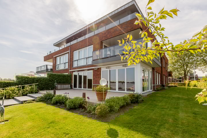 Notaris d'Aumerielaan 27 in Reeuwijk