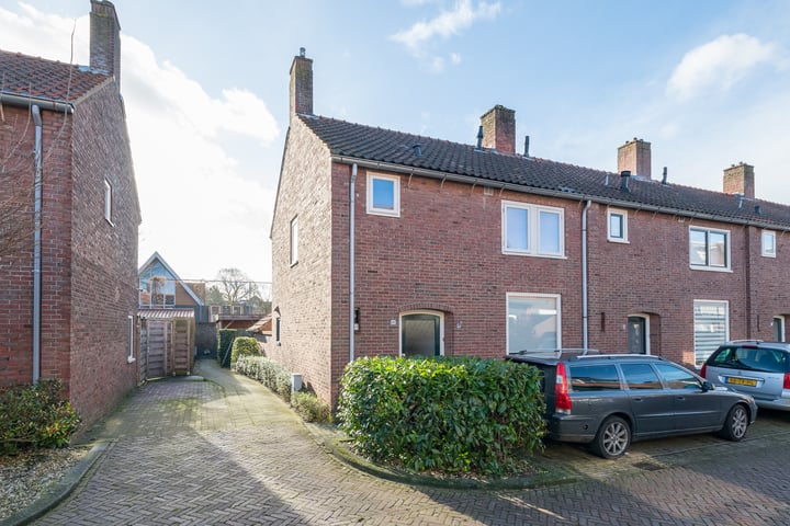 Noteboomstraat 10 in Winterswijk foto