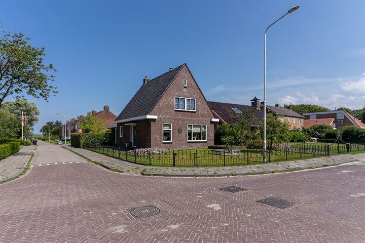 Nynke van Hichtumstrjitte 2 in Nes foto