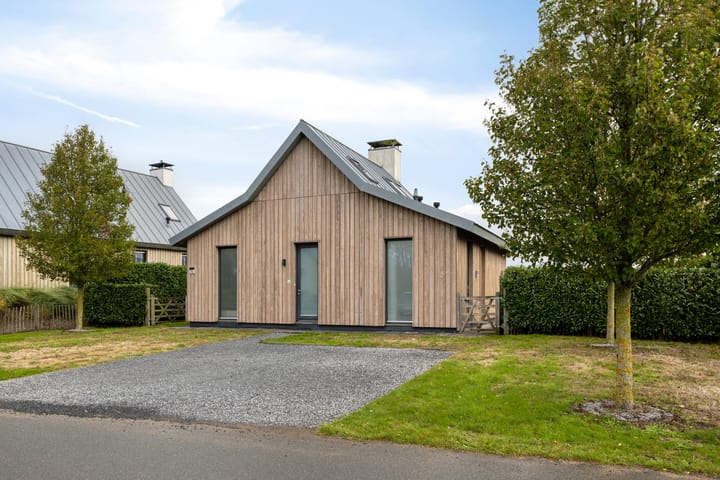 Oesterdam 63 in Tholen foto