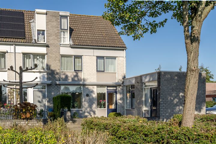 Oeverwal 2 in Zaltbommel foto