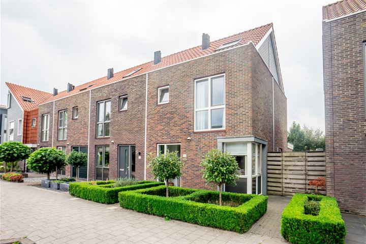 Oeverwal 36 in Hoogwoud foto