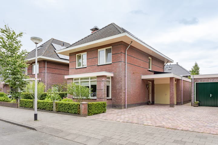Oeverwal 8 in Hoogwoud