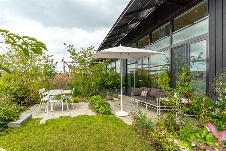 Oeverwalhof 25 in Almere foto