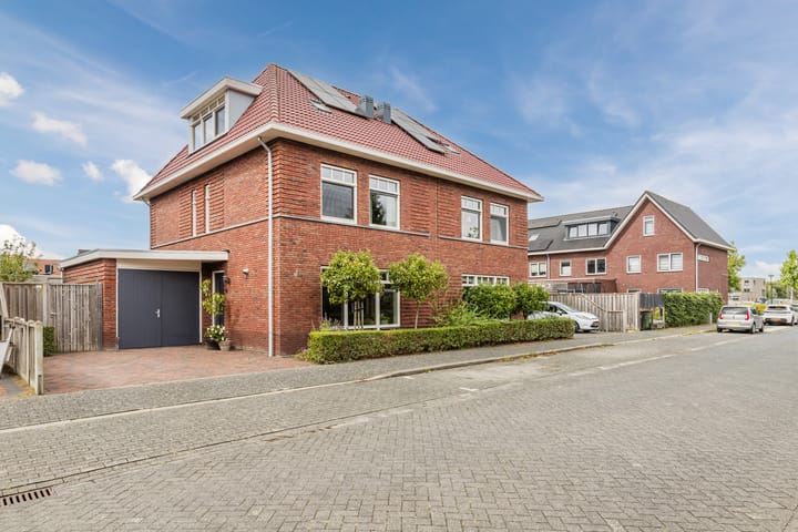 Oeverzeggeweg 77 in Heerhugowaard foto