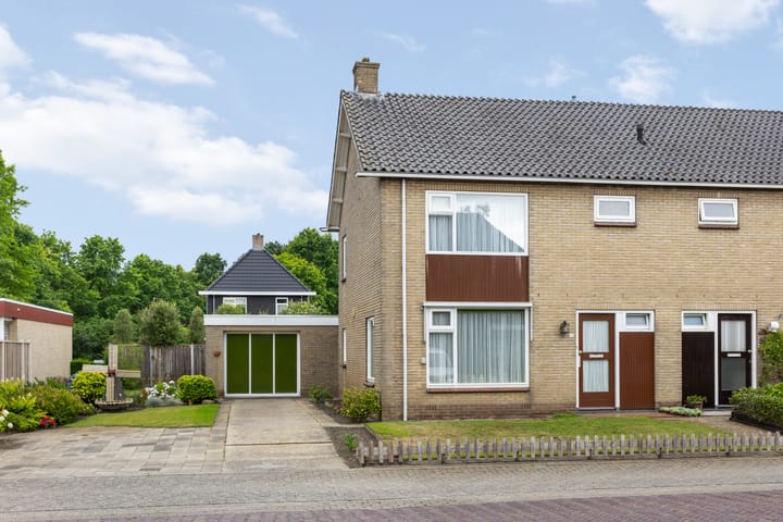 Okkenbroekstraat 10 in Nieuw Heeten foto