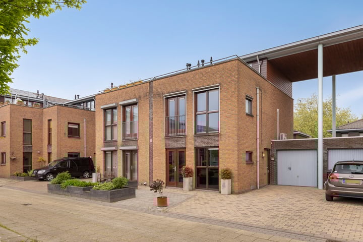 Okkernoot 8 in Bergen op Zoom foto