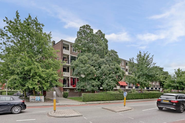 Oldenzaalsestraat 246 in Enschede foto