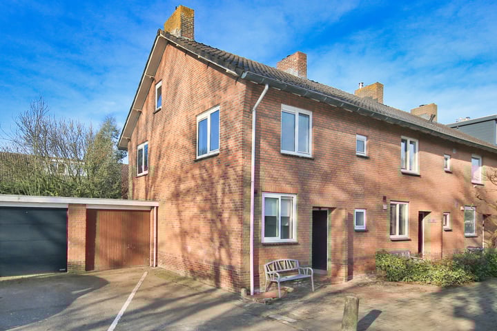 Olieslagersstraat 6 in Badhoevedorp foto