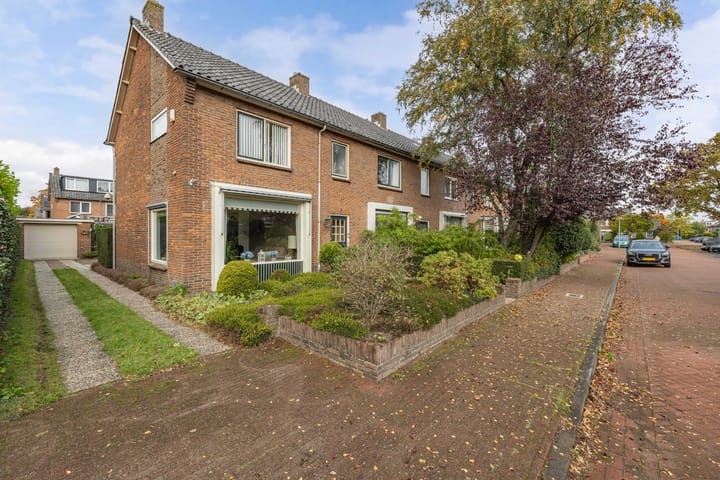 Omroeplaan 34 in Huizen foto