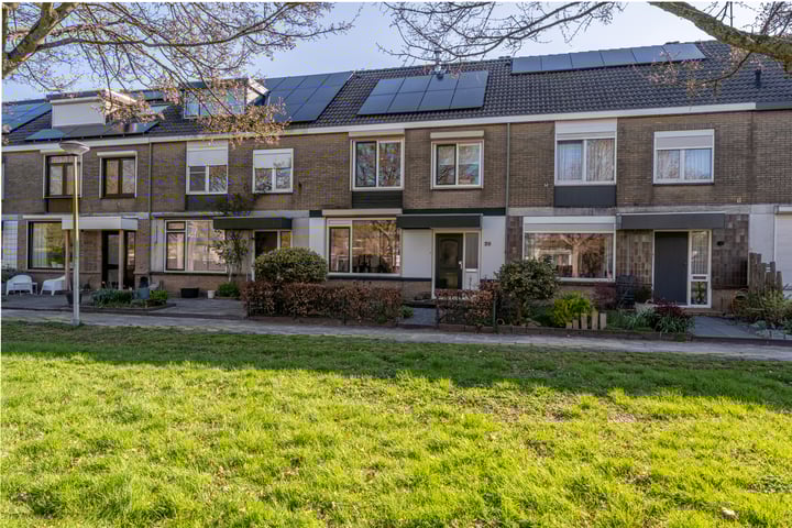 Ooievaarstraat 28 in Strijen foto