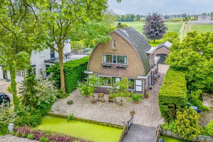 Oosteinde 15 in Heinenoord foto