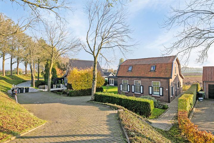Oosteinde 21 in Heinenoord foto