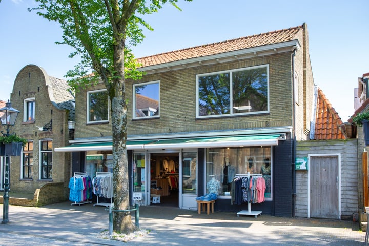 Oosterburen 20 in Midsland foto