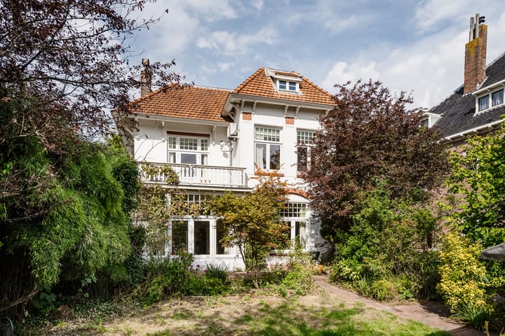 Oosterhoutlaan 5 in Haarlem foto