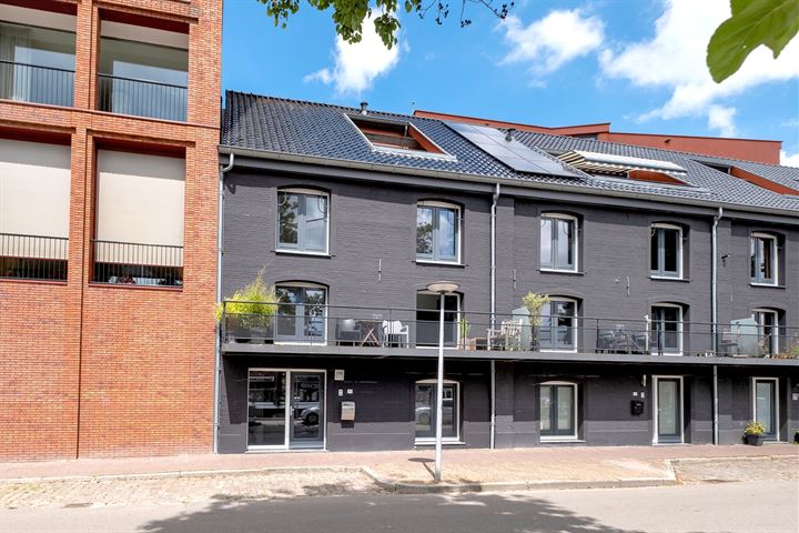 Oosterkade 13 in Groningen foto