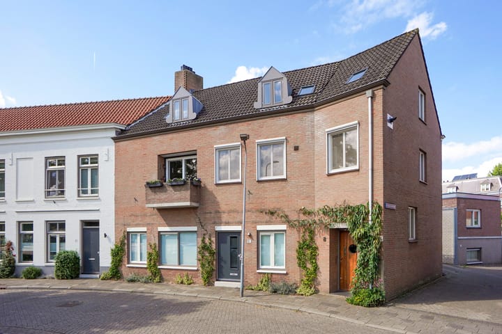 Oostwal 8 in 's-Hertogenbosch foto