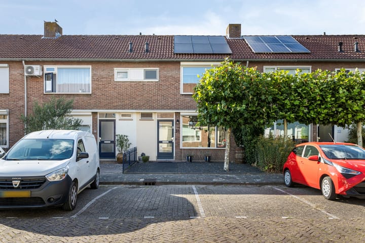 Oranje Nassaustraat 31 in Middelharnis foto