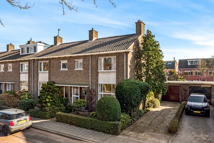 Oranjelaan 11 in Spijkenisse foto