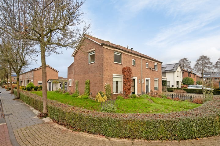 Oranjelaan 17 in Dodewaard foto