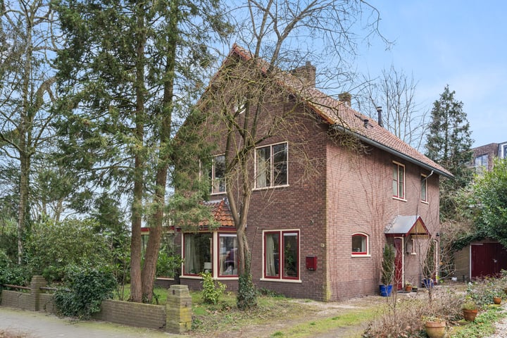 Oranjelaan 8 in Ede foto