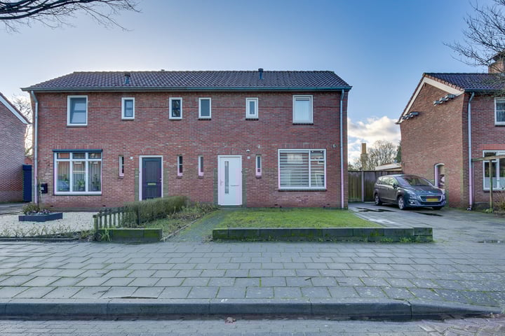 Oranjestraat 12 in Losser foto