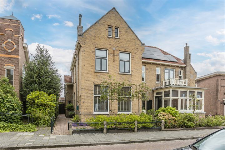 Oranjestraat 15 in Assen foto