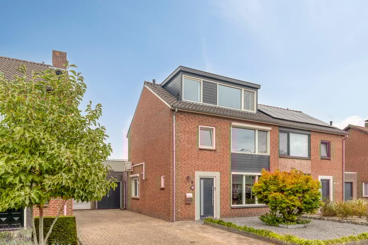 Oranjestraat 8 in Oost West en Middelbeers foto