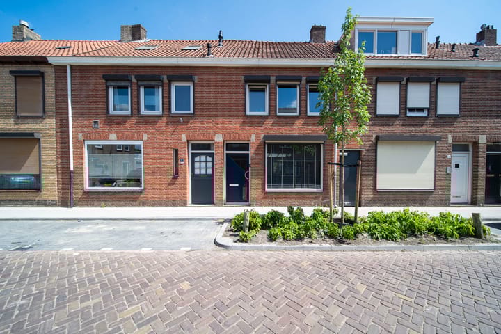Oscar Leeuwstraat 8 in Tilburg foto