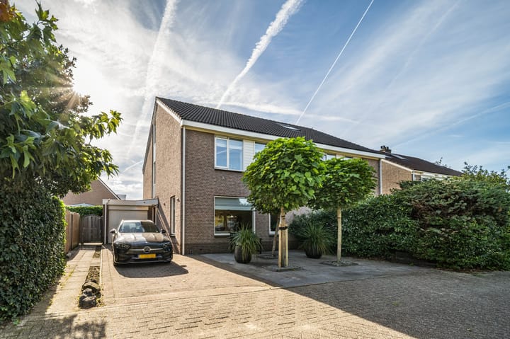 Foto van woning Oscar Romerolaan 8, Beverwijk
