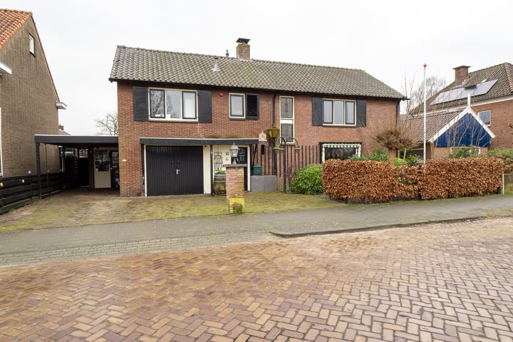 Ossenkoppelerlaan 10 in Almelo foto