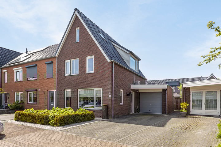 Ossenwaard 74 in Wijk en Aalburg foto