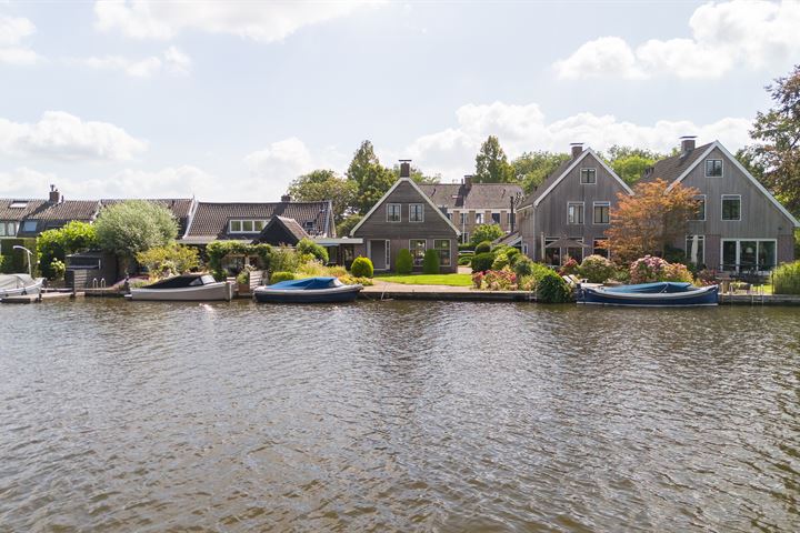 Oud Over 69 in Loenen aan de Vecht foto