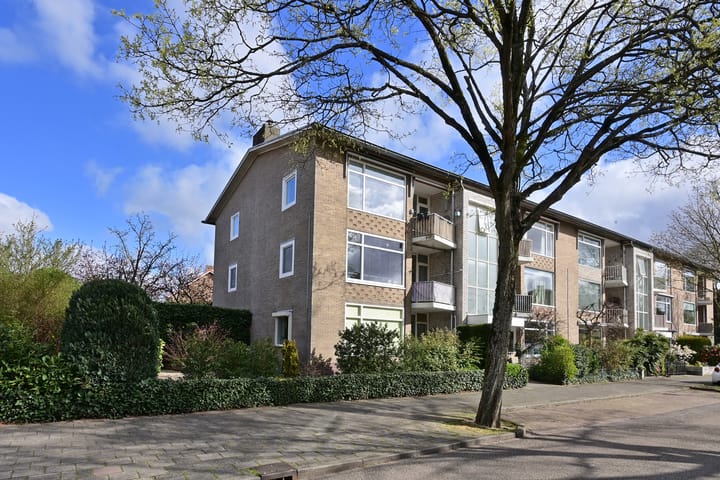 Oude Loosdrechtseweg 188 in Hilversum foto
