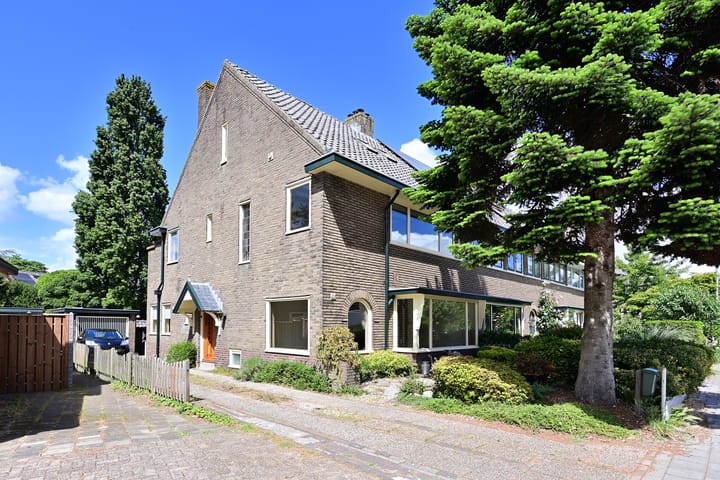 Oude Loosdrechtseweg 66 in Hilversum foto