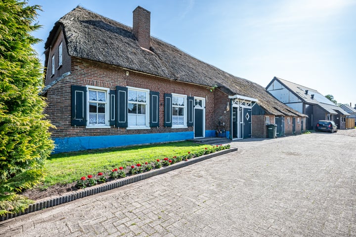 Oude Rijksweg 325 in Rouveen foto