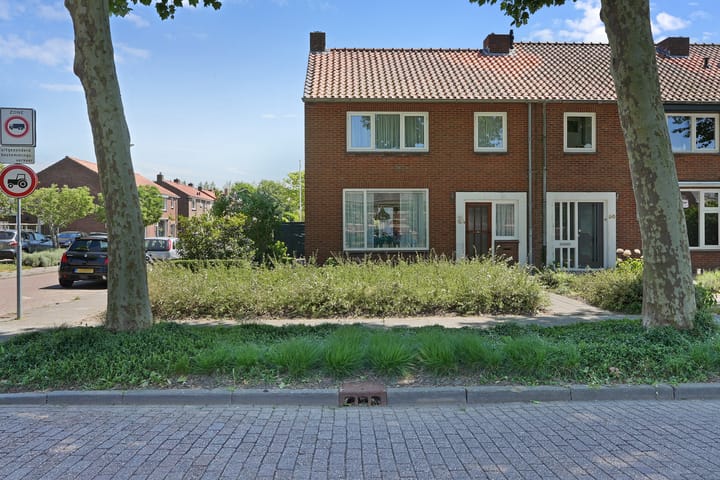 Oude Rijksweg 52 in Nieuw- en Sint Joosland foto