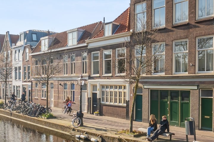 Oude Rijn 122 in Leiden foto
