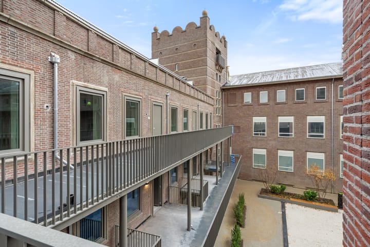 Oude Vest 6-D4 in Breda foto