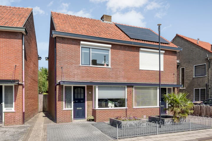 Oude Vriezenveenseweg 9 in Almelo foto