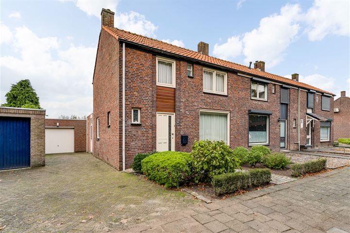 Oudenakkerstraat 64 in Weert foto