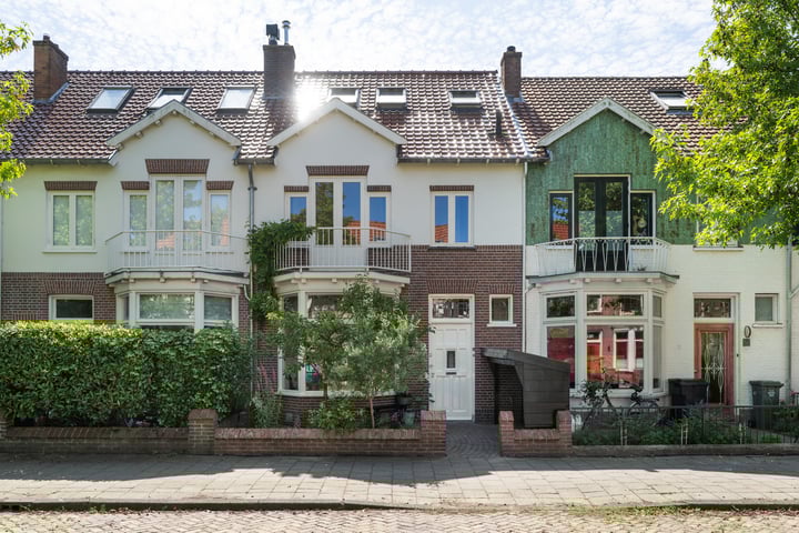 Overtonstraat 5 in Haarlem foto