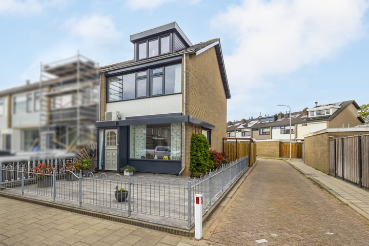 P.A. de Genestetstraat 13 in Sliedrecht foto